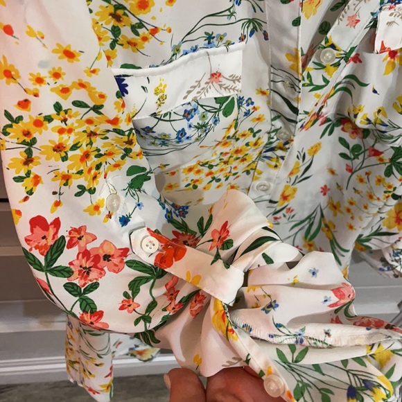 Yellow flower adjustable sleeve blouse - Picture 2 of 5